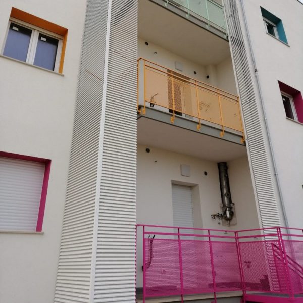 Coperture colorate frangisole per balconi con lamelle - Bari, Brindisi, Puglia - 1