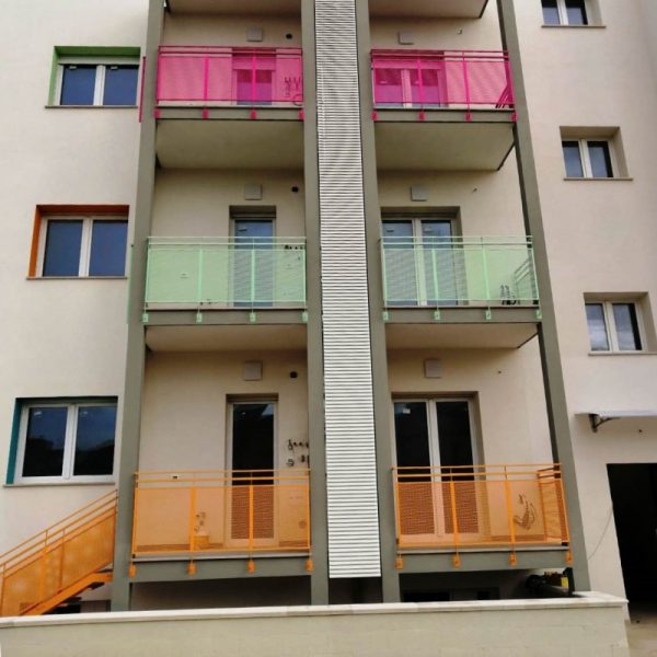 Coperture colorate frangisole per balconi con lamelle - Bari, Brindisi, Puglia - 2