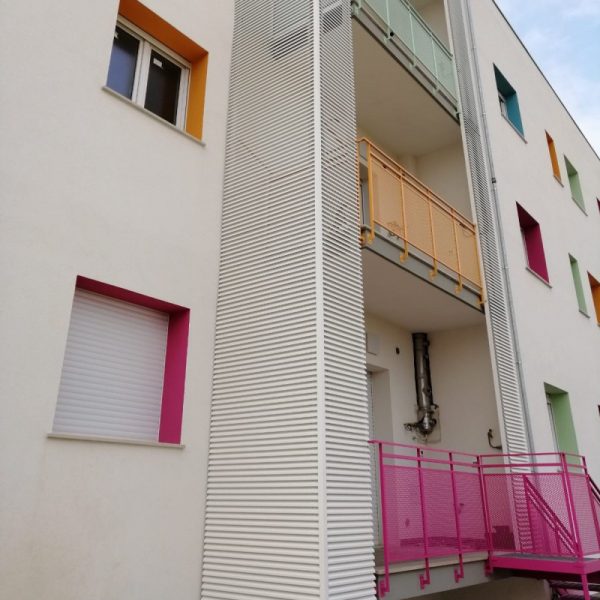 Coperture colorate per balconi con lamelle in alluminio - Bari, Brindisi, Puglia - 3